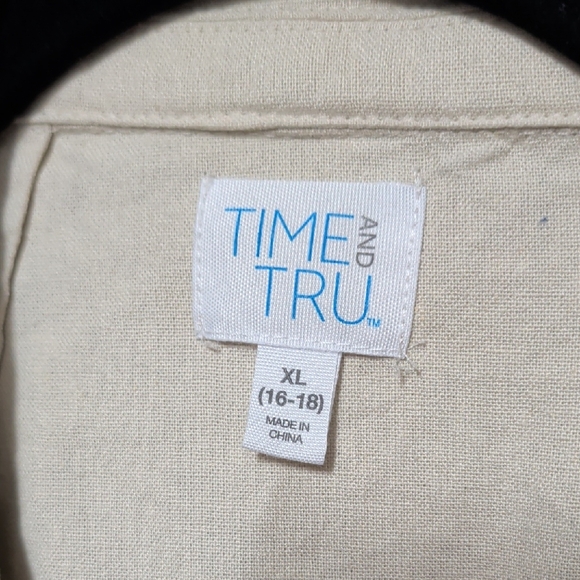 Time and Tru Women's Cream Blazer with Button Accents - Picture 2 of 6